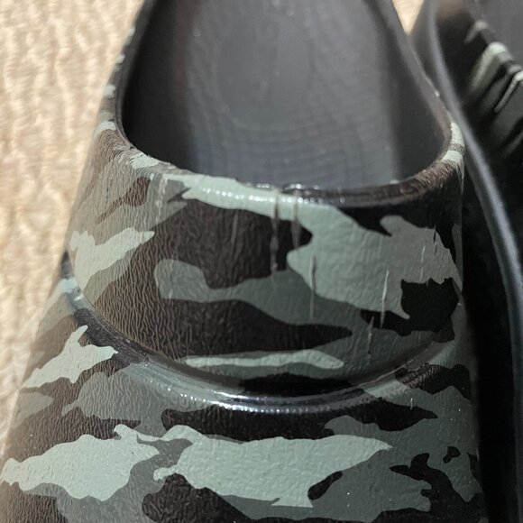 OOFOS OOcloog - Gray Camo Print Recovery Clog -  Womens Size 8 - Picture 8 of 8